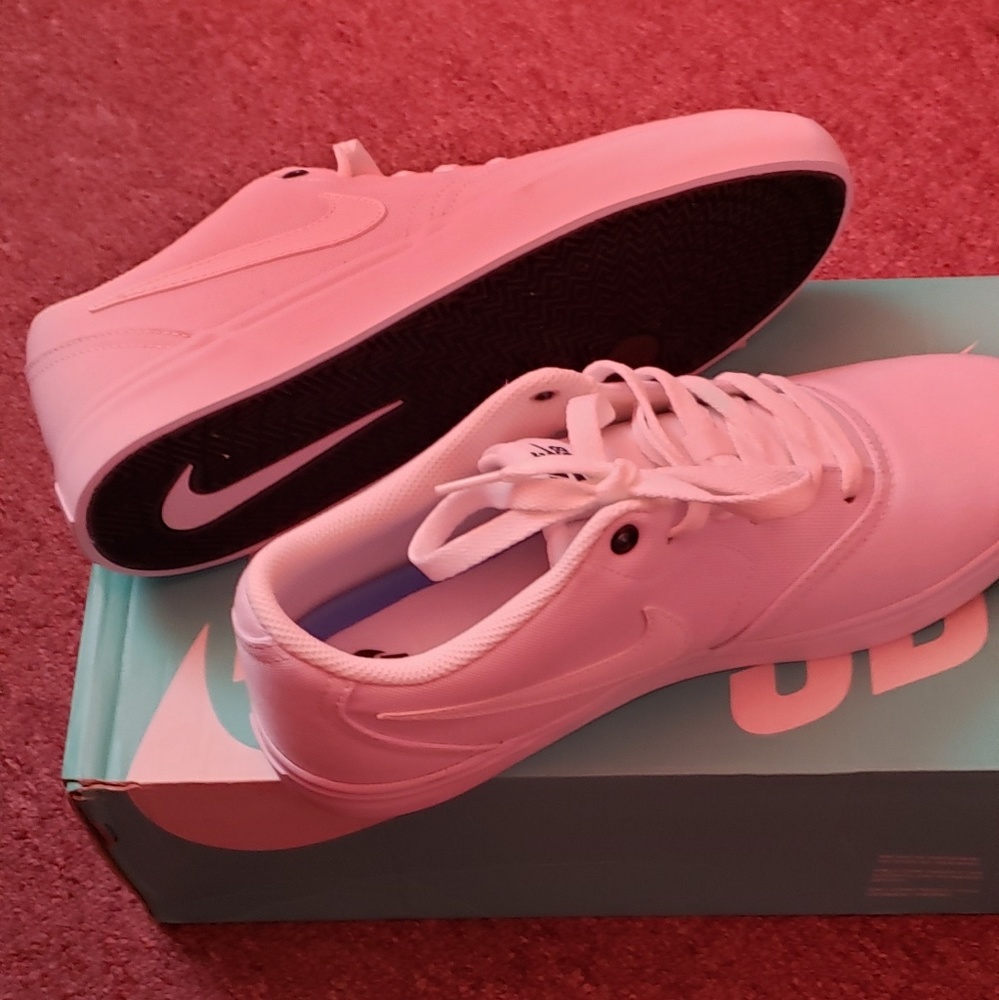 New Nike SB White sneakers